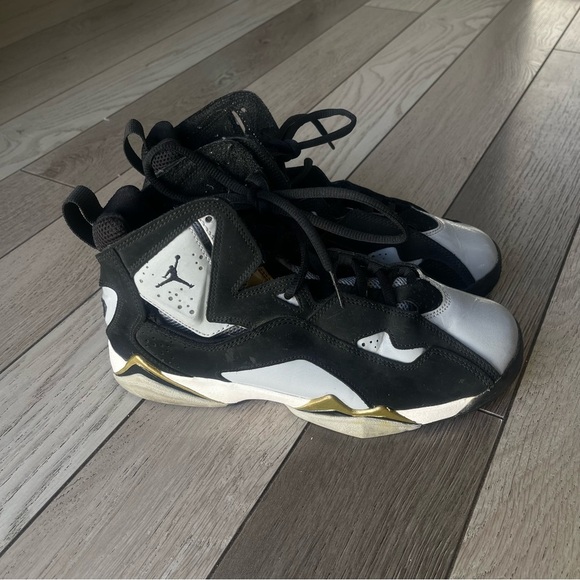 Jordan Kids Black and White Sneakers with Gold Accents - Picture 5 of 7